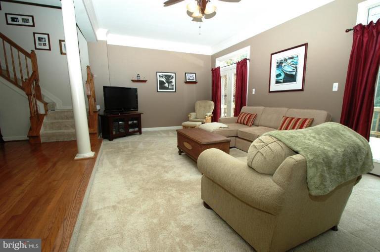 20395 Marguritte Square Sterling, VA 20165 - Photo 4 of 19 Living Room #3