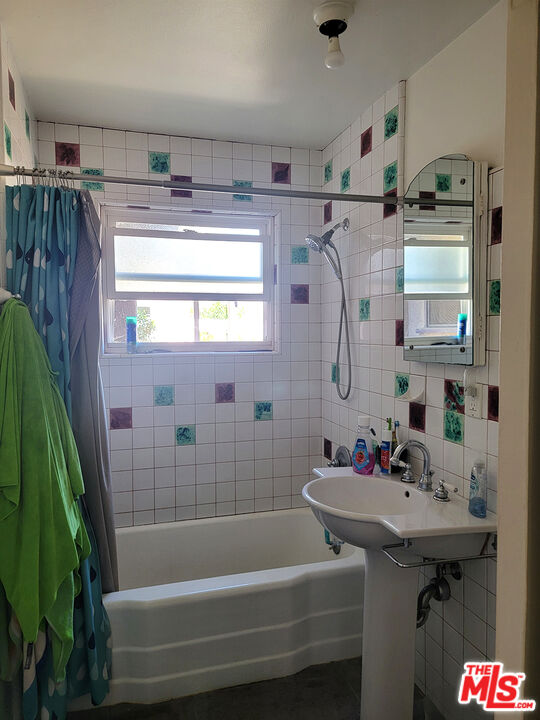 3913 Mohawk Street Pasadena, CA 91107 - Photo 6 of 14 a bathroom with a sink and a bathtub