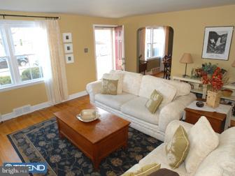 120 Glen Arbor Road Havertown, PA 19083 - Photo 4 of 11 Living Room