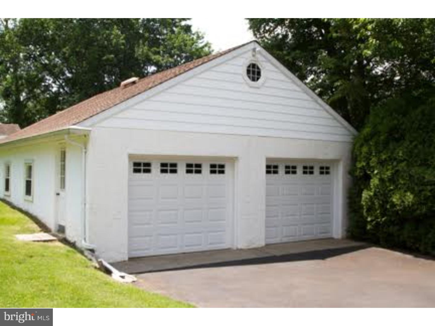 940 County Line Road Philadelphia, PA 19116 - Photo 23 of 25 Garage