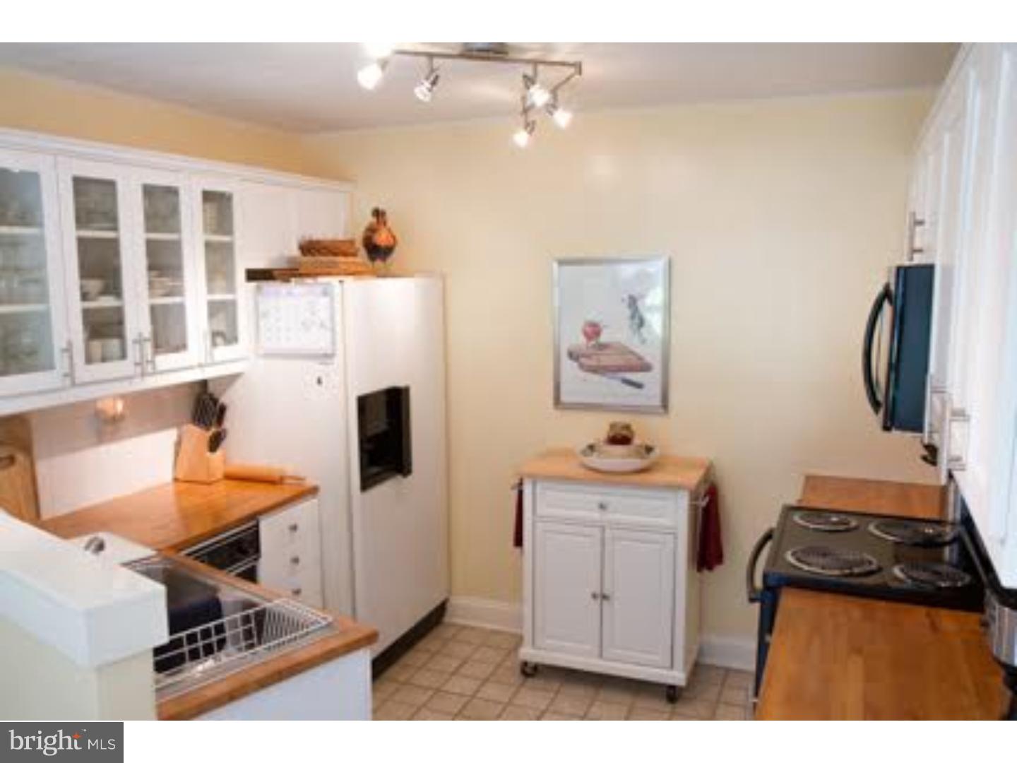 940 County Line Road Philadelphia, PA 19116 - Photo 10 of 25 Kitchen