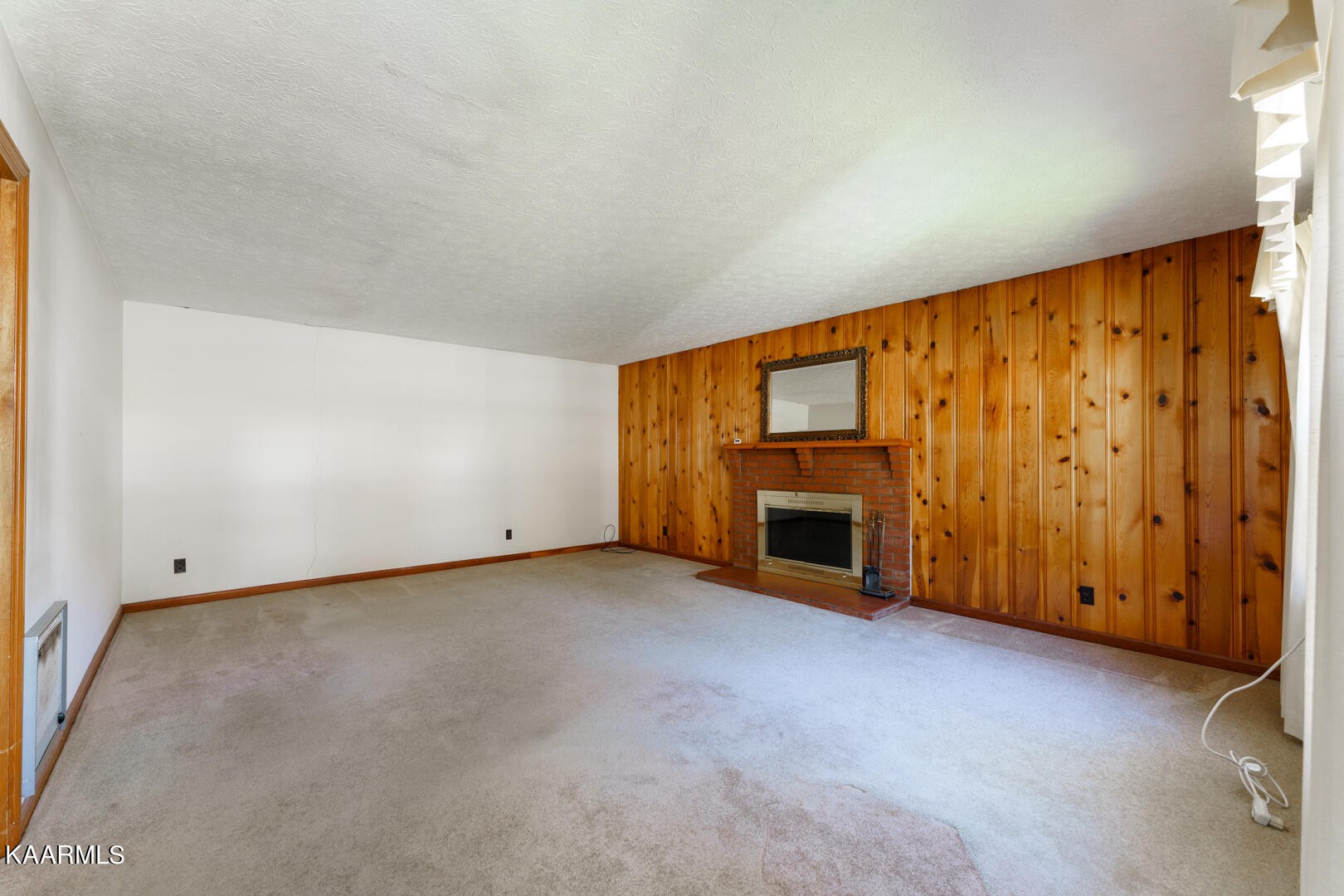 811 Ridgeview Drive Clinton, TN 37716 - Photo 3 of 26 Gallery Image 3
