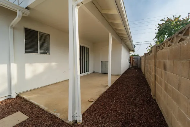 a view of a pathway of the house