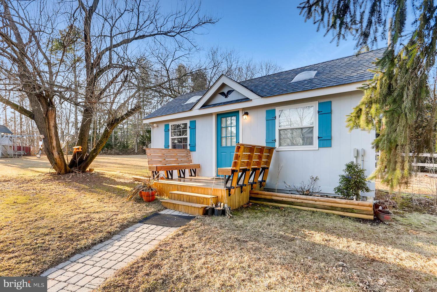 14912 Old York Road Phoenix, MD 21131 - Photo 9 of 27 COTTAGE W/SKYLTS, HEAT/AC, ELEC, DECK W/ BENCHES