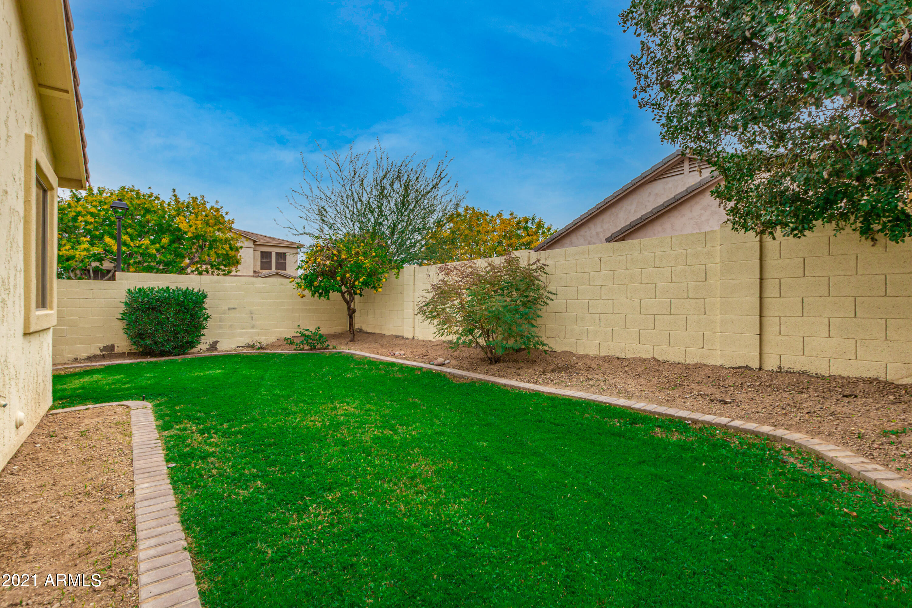 2735 East Carson Road Phoenix, AZ 85042 - Photo 8 of 51 41 - Carson