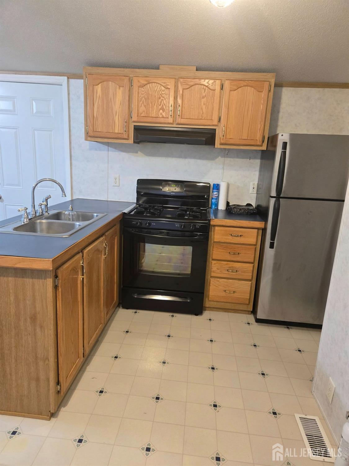 8 3rd Street Avenel, NJ 07001 - Photo 7 of 10