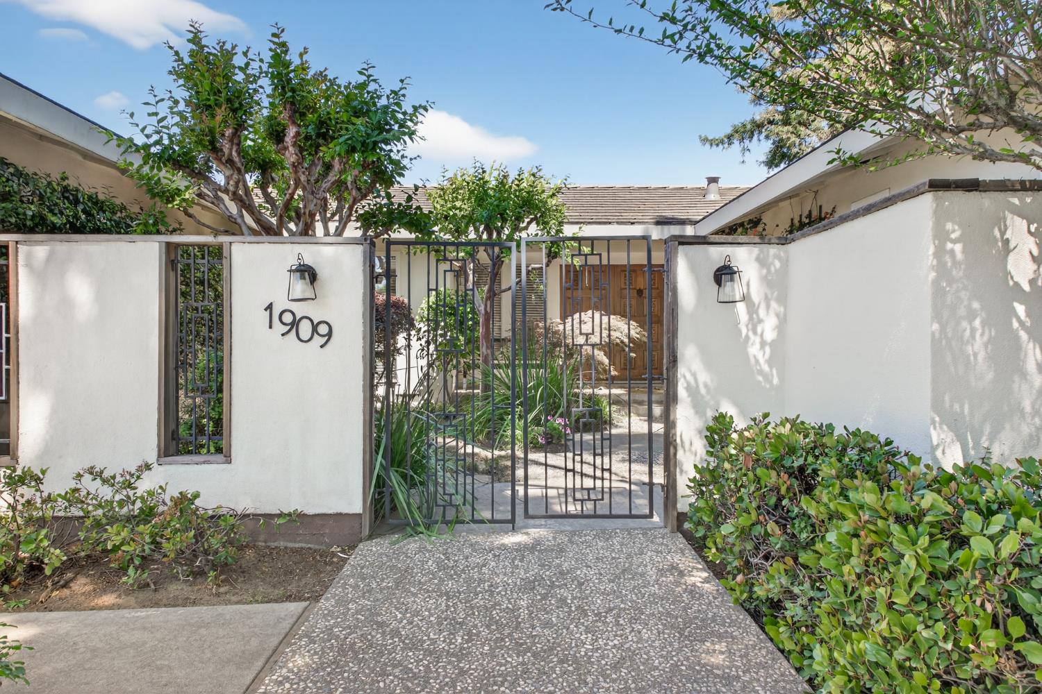1909 Chelwood Way Modesto, CA 95355 - Photo 4 of 44 a view of a house with a tree in front