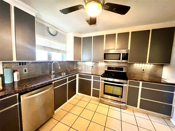 $1,800 | 15703 Jersey Drive, Jersey Village, TX 77040