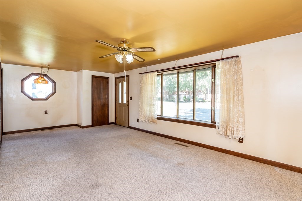 335 Southwick Road Westfield, MA 01085 - Photo 9 of 31 Gallery Image 9