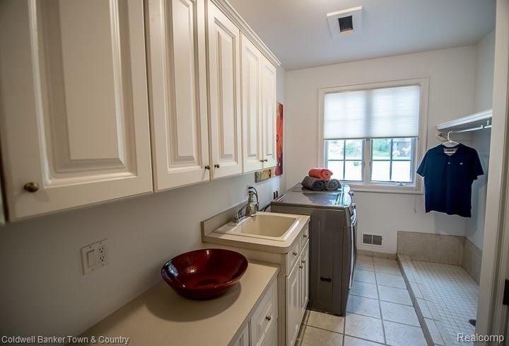 592 Inverness Highland, MI 48357 - Photo 17 of 34 042.jpg