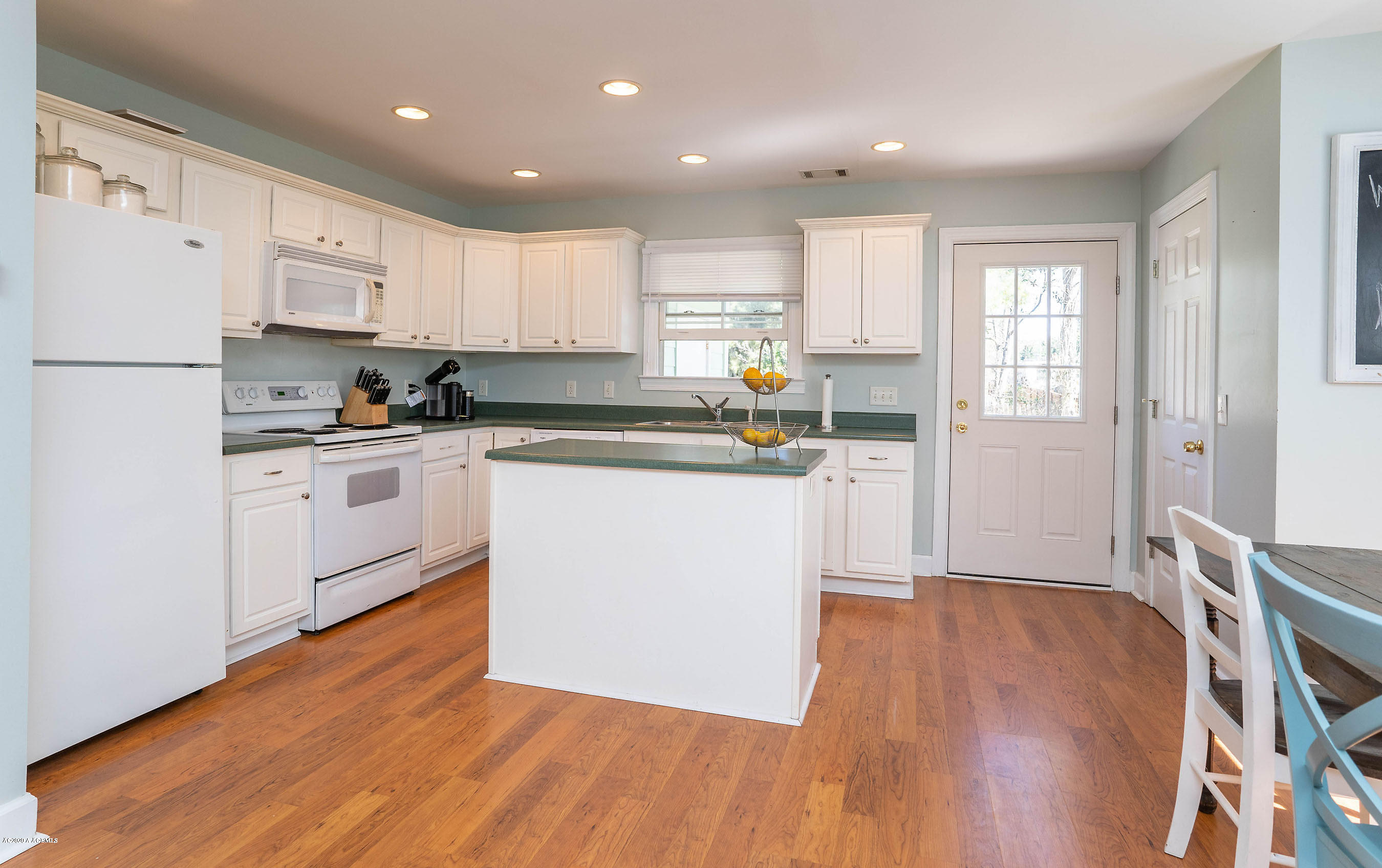 1309 Broad Street Beaufort, SC 29902 - Photo 7 of 29 DSC00074-SMALL