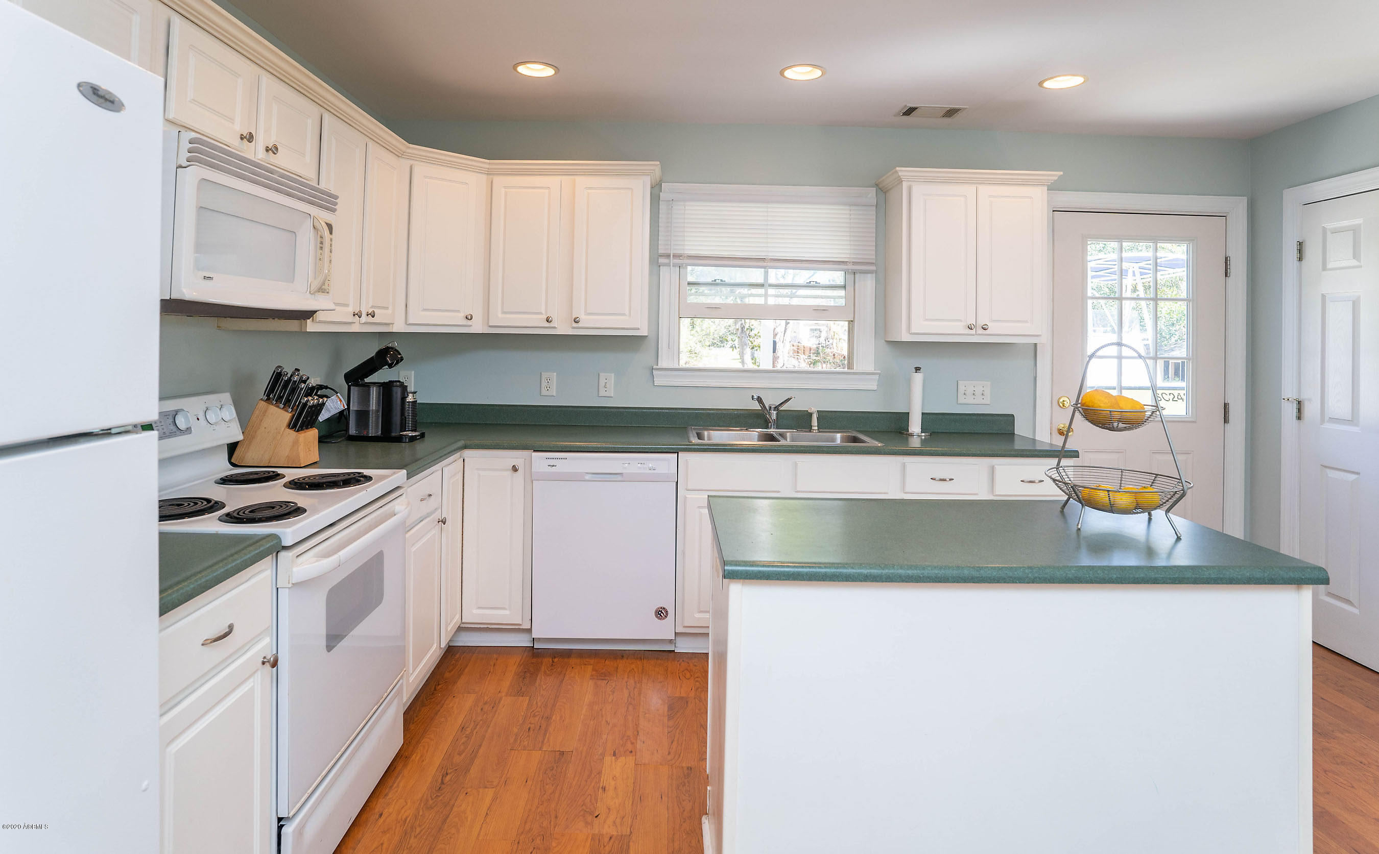1309 Broad Street Beaufort, SC 29902 - Photo 9 of 29 DSC00078-SMALL