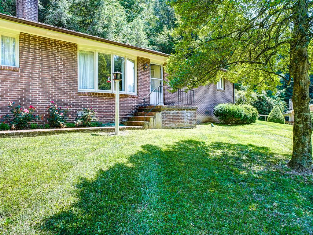 738 Grove Avenue Erwin, TN 37650 - Photo 6 of 36 Photo 6