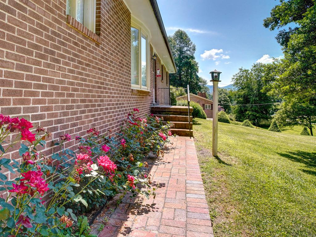 738 Grove Avenue Erwin, TN 37650 - Photo 7 of 36 Photo 7