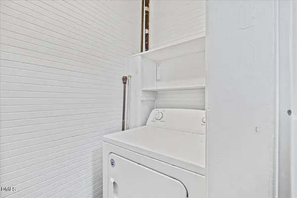 a close up view of a washer and dryer