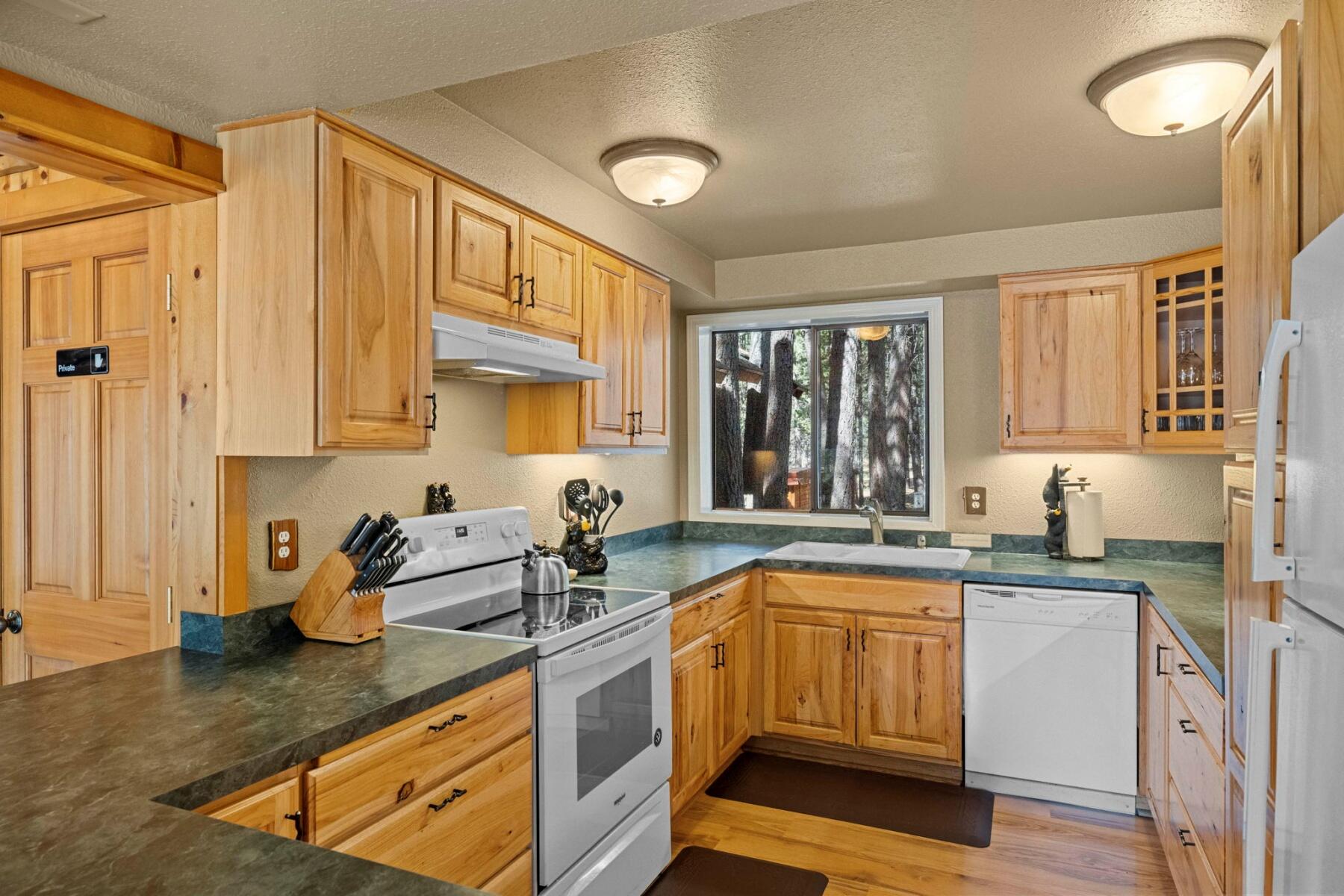 56721 Bandley Road Bend, OR 97707 - Photo 5 of 55 batch_05