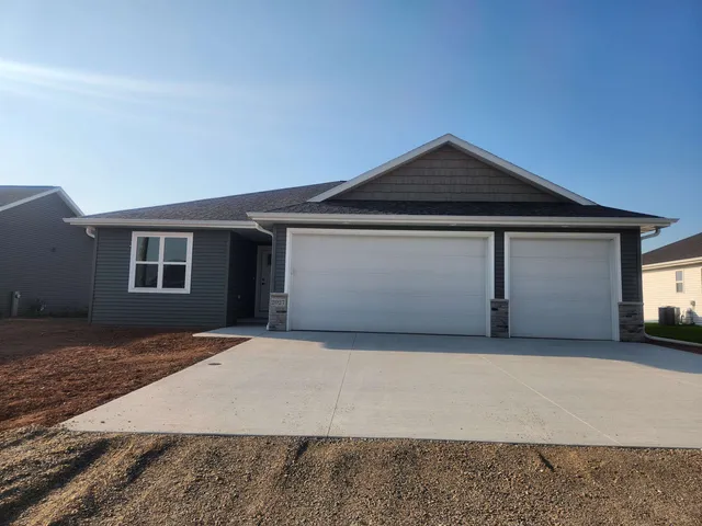 $412,500 | 2027 Red Fox Lane, Kaukauna, WI 54130