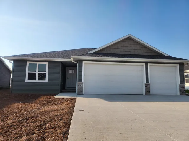 $412,500 | 2027 Red Fox Lane, Kaukauna, WI 54130