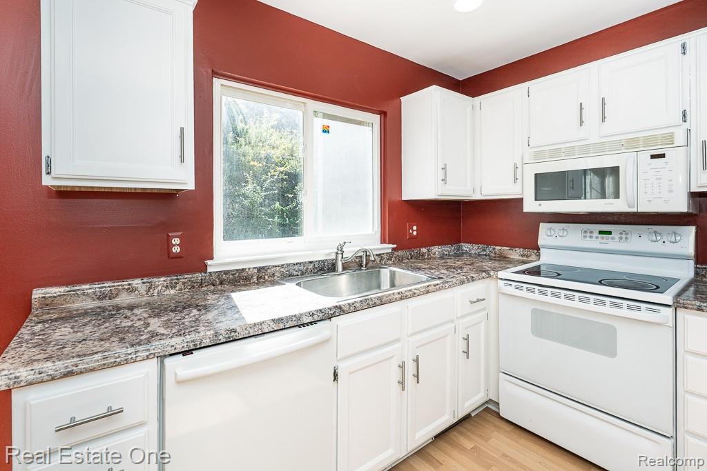 1312 Brook Lane Rochester Hills, MI 48306 - Photo 7 of 22