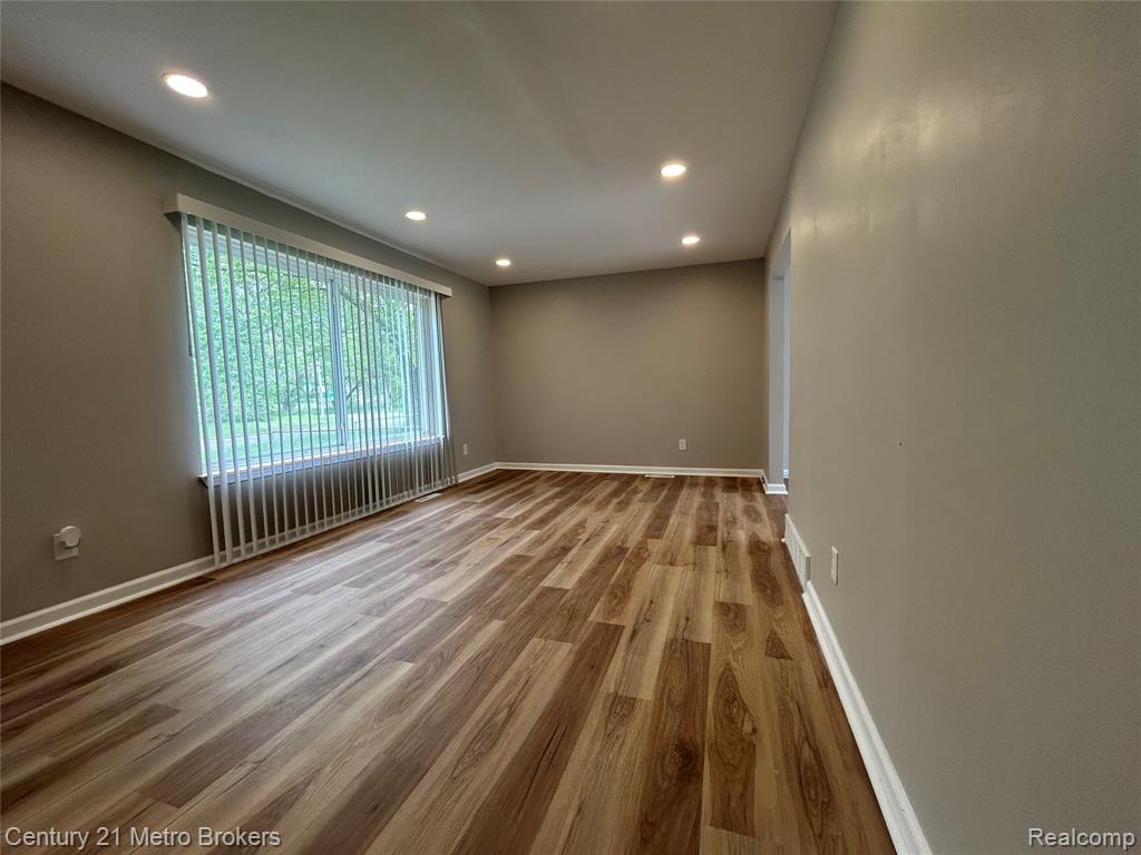 2914 East Pierson Road Flint, MI 48506 - Photo 3 of 11
