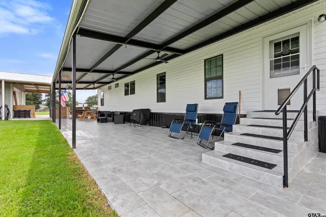 a view of outdoor space