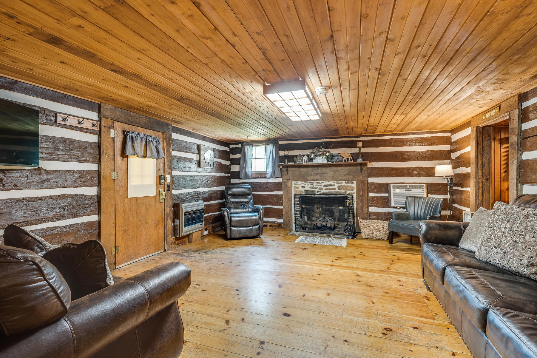 625 Swimming Pool Road Hampton, TN 37658 - Photo 12 of 30 010