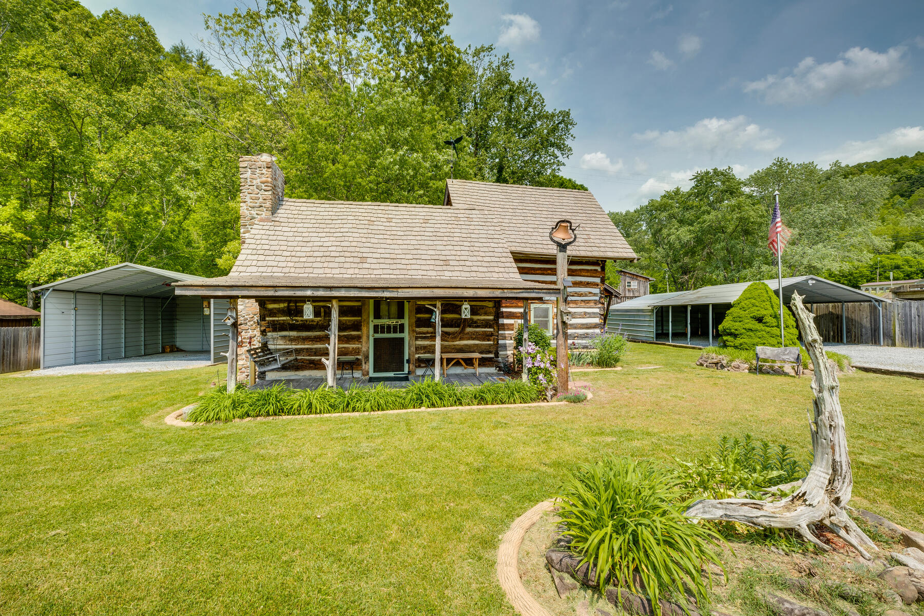 625 Swimming Pool Road Hampton, TN 37658 - Photo 4 of 30 001