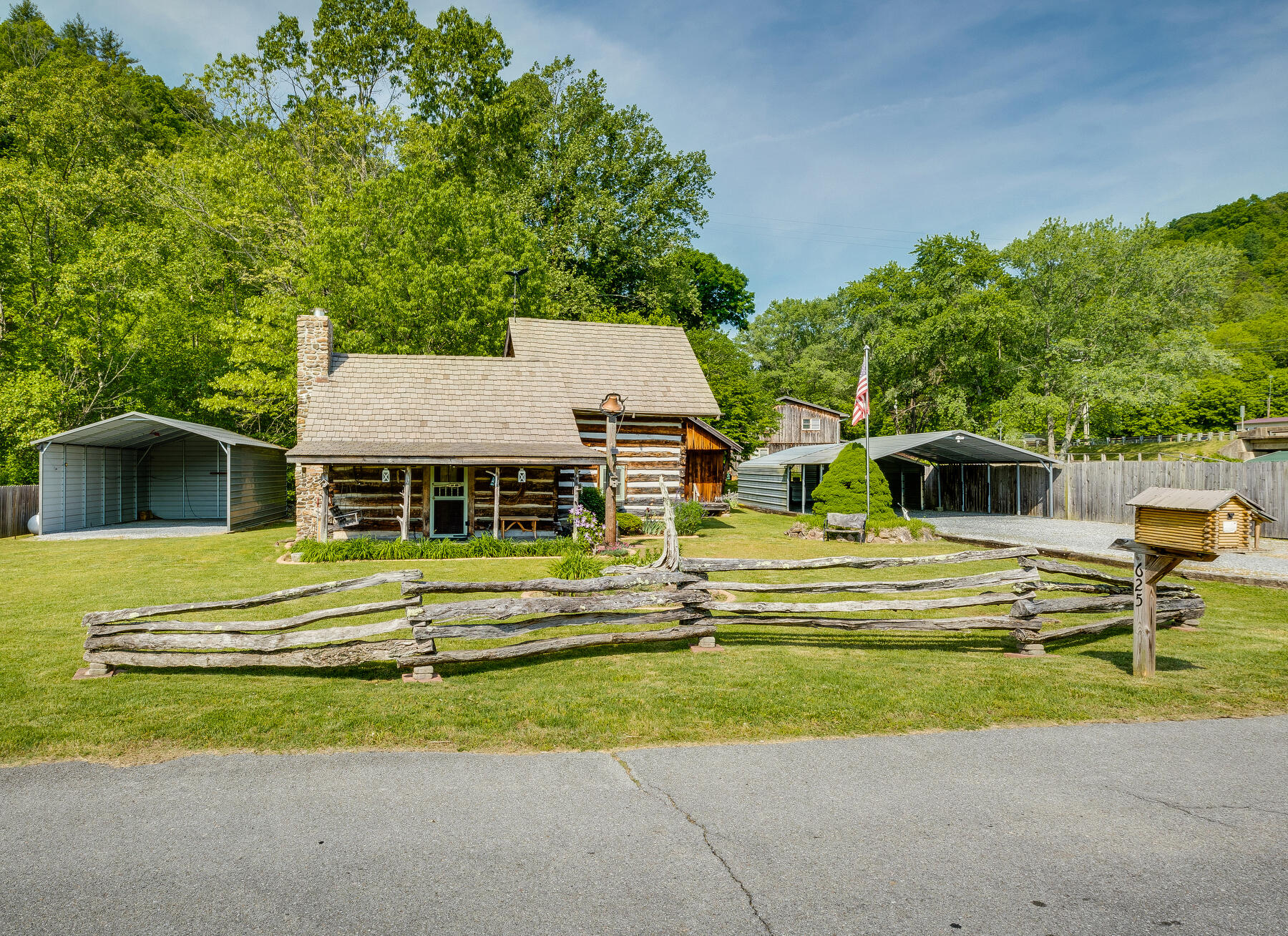 625 Swimming Pool Road Hampton, TN 37658 - Photo 5 of 30 002