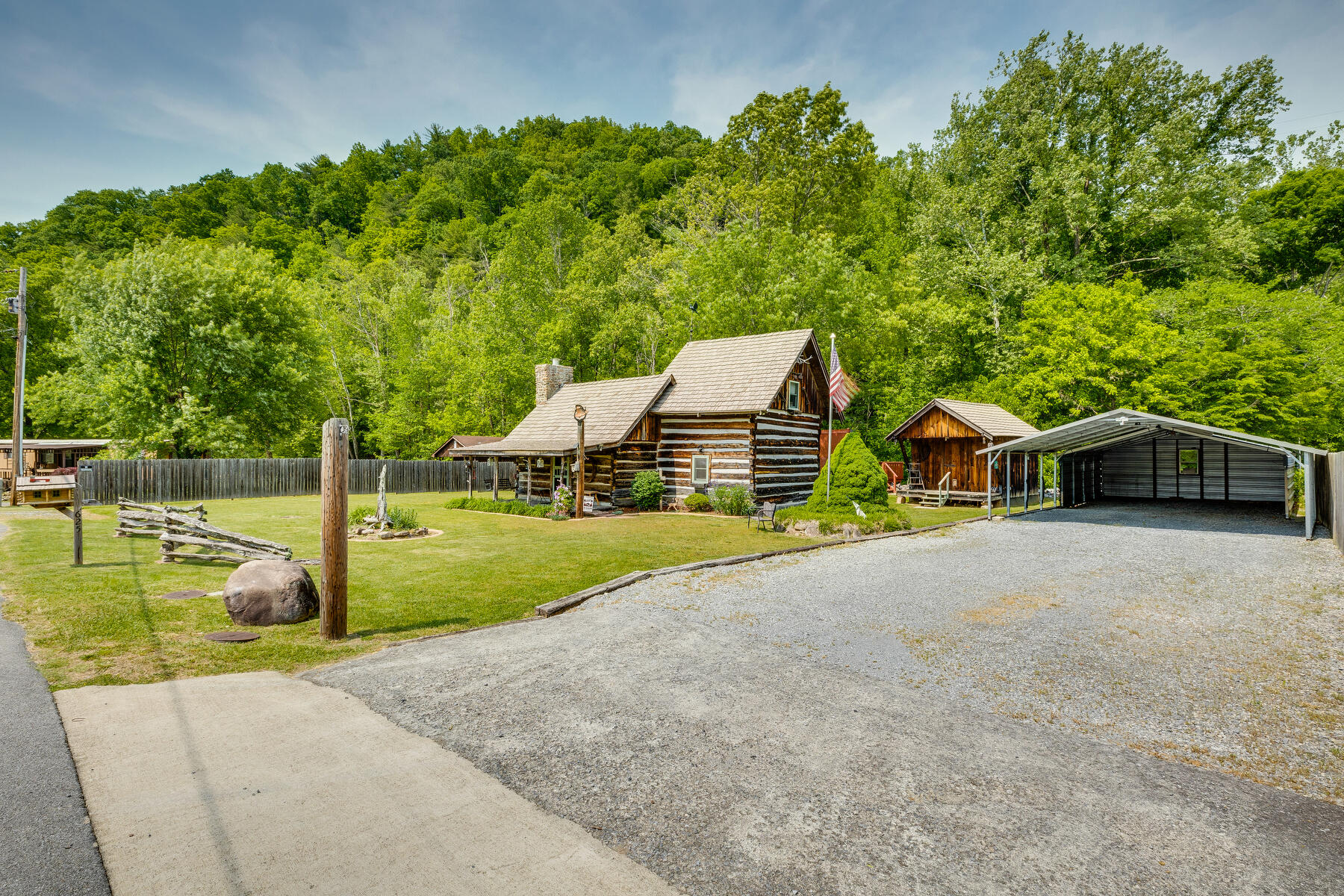 625 Swimming Pool Road Hampton, TN 37658 - Photo 7 of 30 006