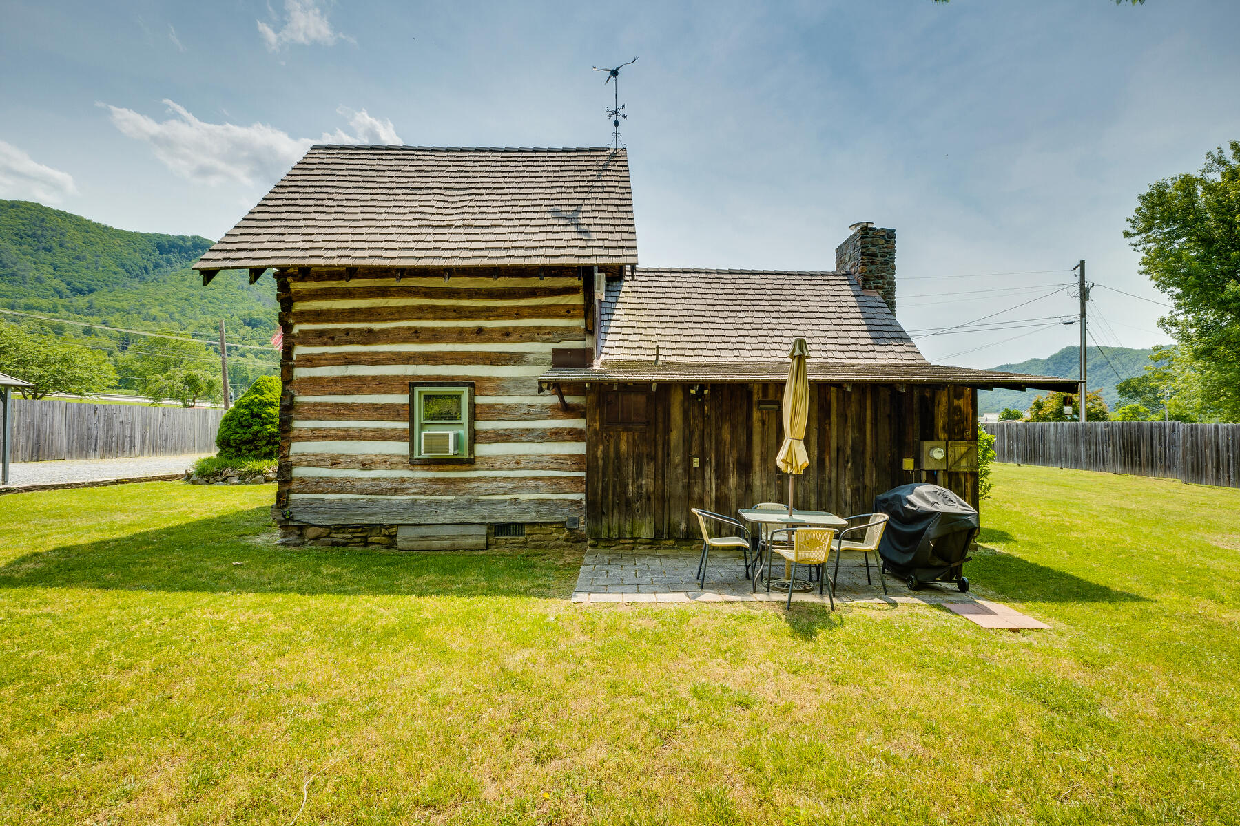 625 Swimming Pool Road Hampton, TN 37658 - Photo 8 of 30 026