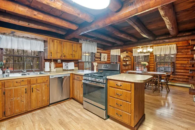 $699,000 | 6 Londonderry Road, Windham, NH 03087