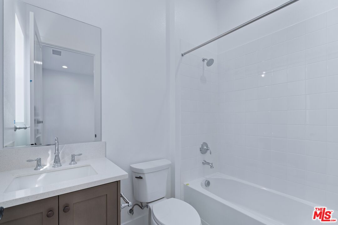 12060 Red Hawk Lane Porter Ranch, CA 91326 - Photo 23 of 42