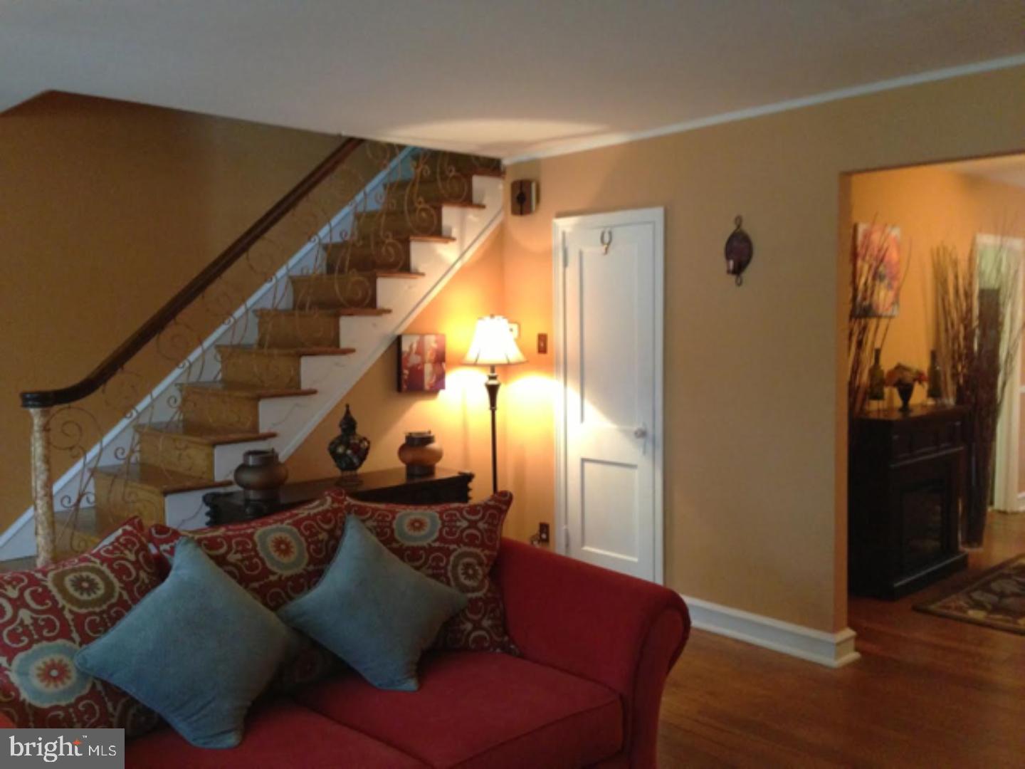 5054 Copley Road Philadelphia, PA 19144 - Photo 3 of 13 Living Room