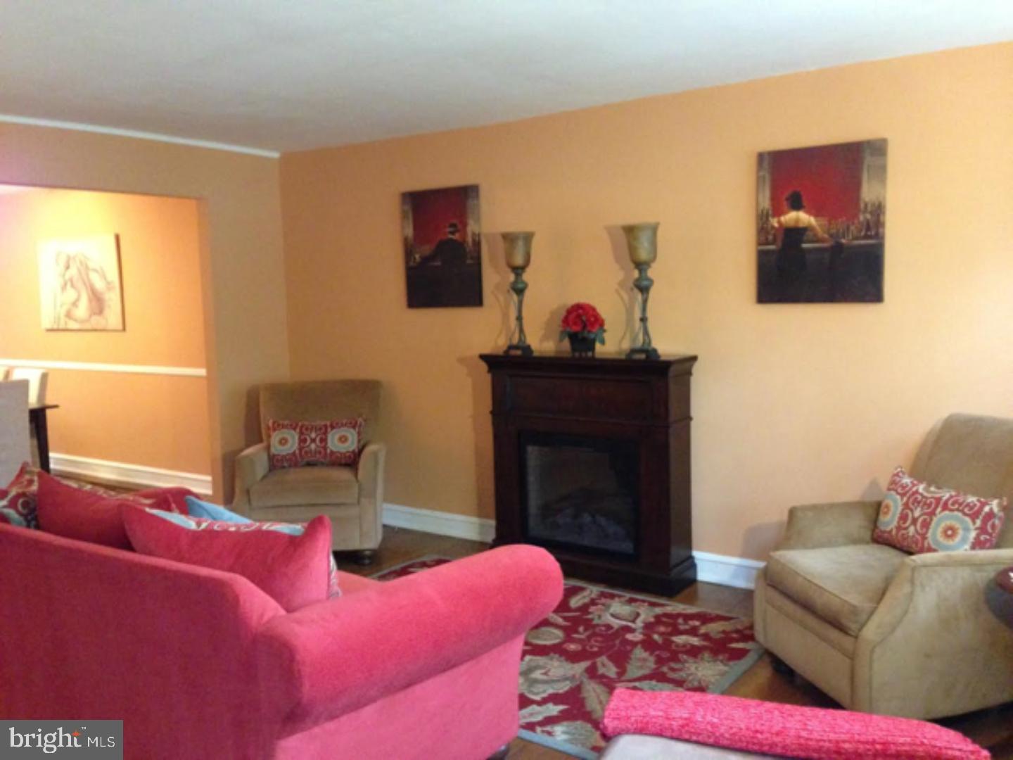 5054 Copley Road Philadelphia, PA 19144 - Photo 5 of 13 Living Room