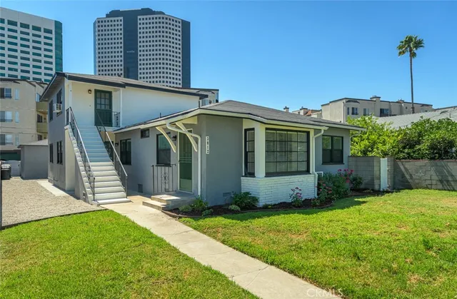 $2,400 | 3812 West Heffron Drive, Unit C, Burbank, CA 91505