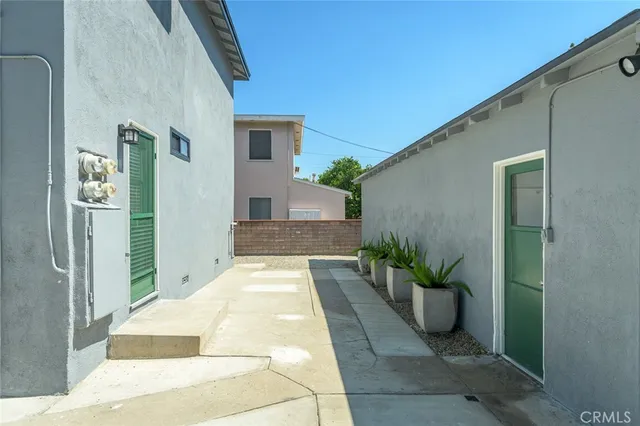 $2,400 | 3812 West Heffron Drive, Unit C, Burbank, CA 91505