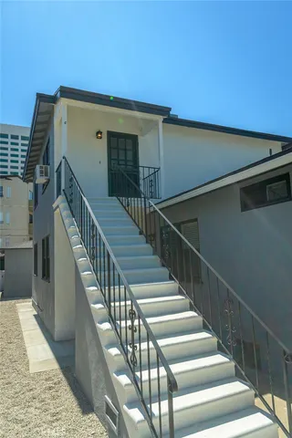 $2,400 | 3812 West Heffron Drive, Unit C, Burbank, CA 91505