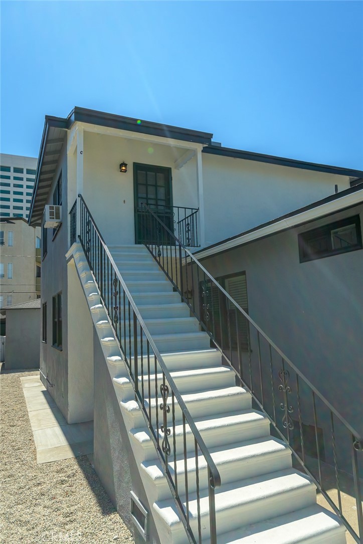 3812 West Heffron Drive, Unit C Burbank, CA 91505 - Photo 2 of 15