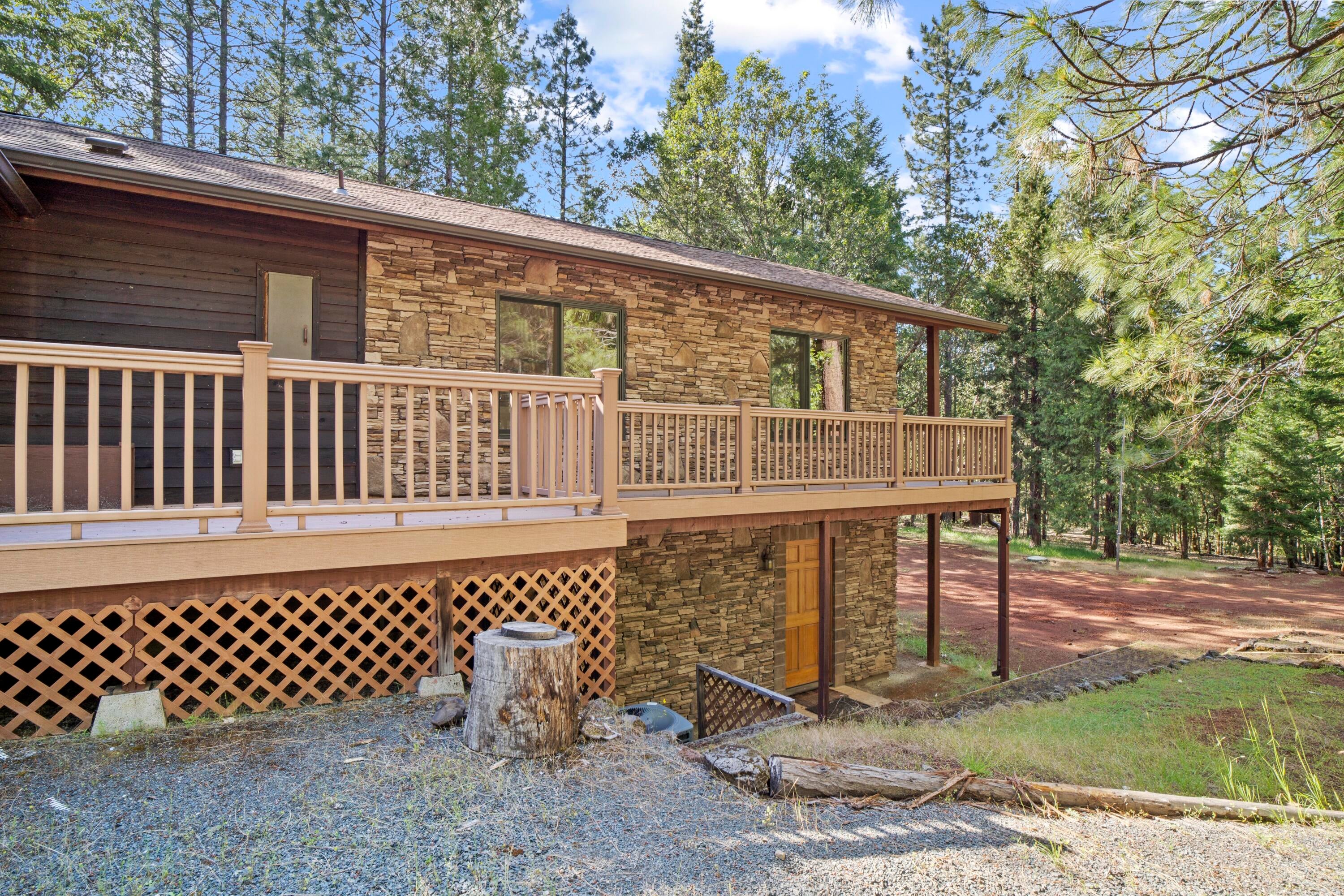 2021 Queens Branch Road Rogue River, OR 97537 - Photo 22 of 37 Large deck