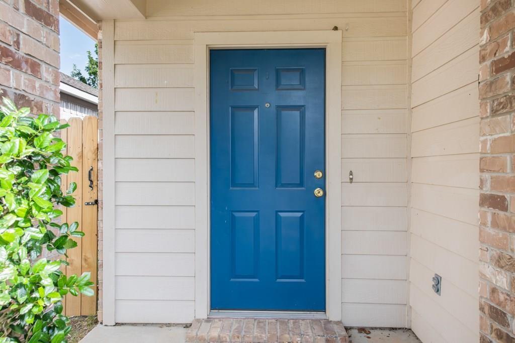 3508 Lasso Road Fort Worth, TX 76262 - Photo 2 of 17 Welcome home!