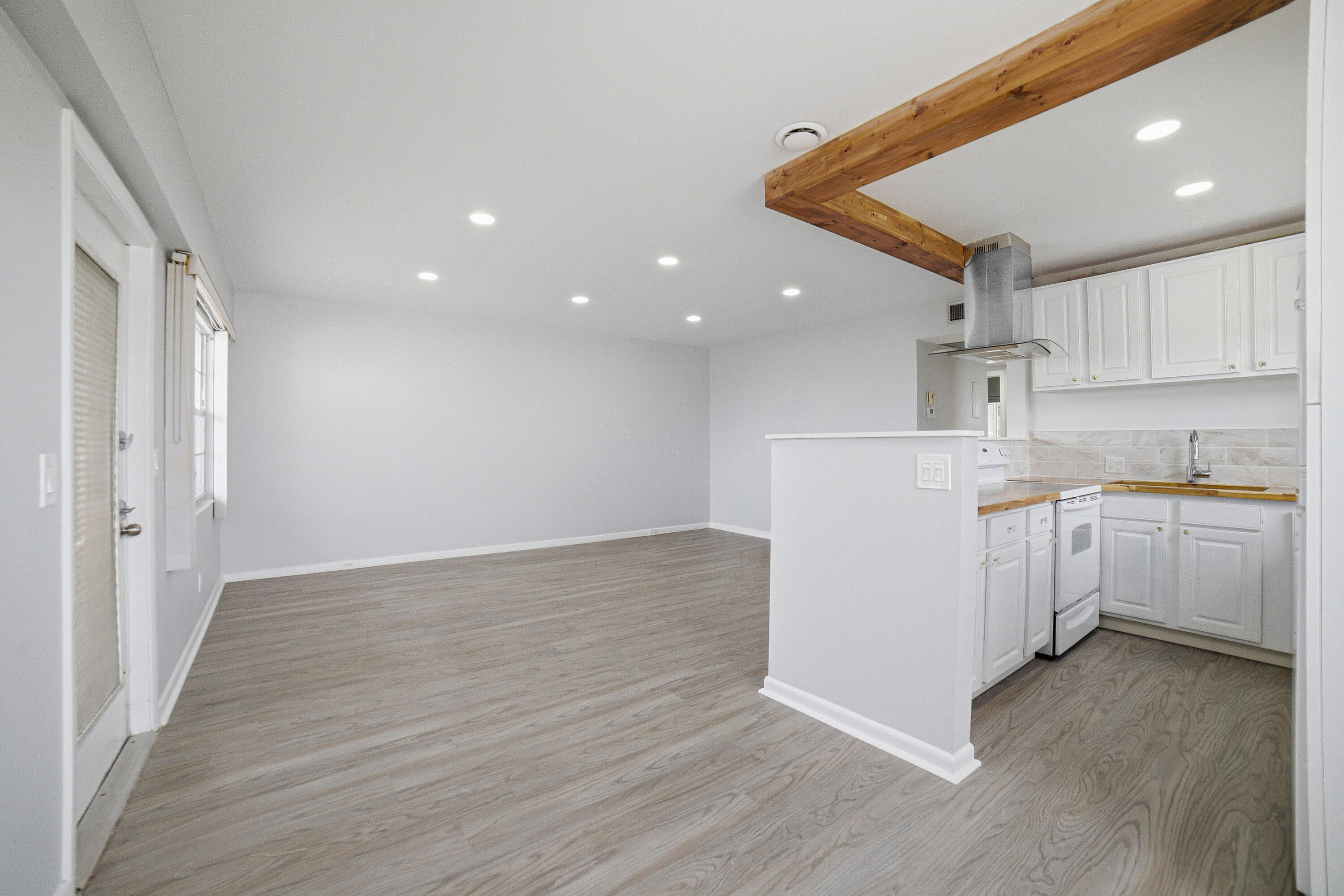 32 Fanshaw A, Unit 32 Boca Raton, FL 33434 - Photo 21 of 42 Livingroom-Kitchen
