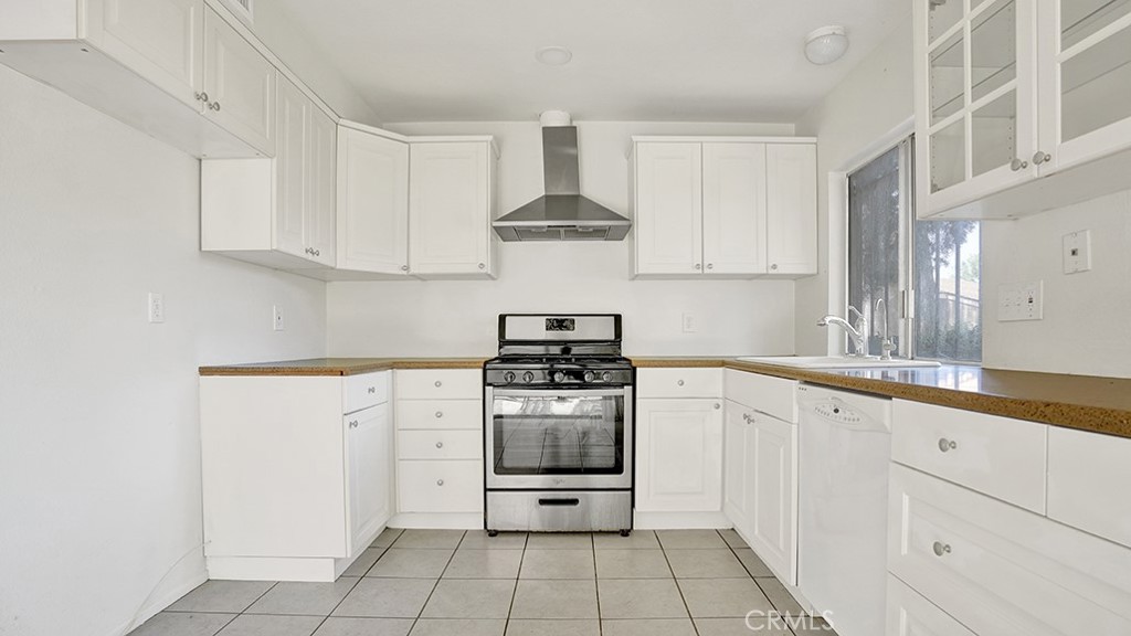 2909 Pinewood Court Fullerton, CA 92835 - Photo 8 of 33 a kitchen with granite countertop white cabinets and appliances