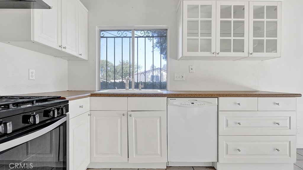 2909 Pinewood Court Fullerton, CA 92835 - Photo 9 of 33 a kitchen with white cabinets and a stove top oven