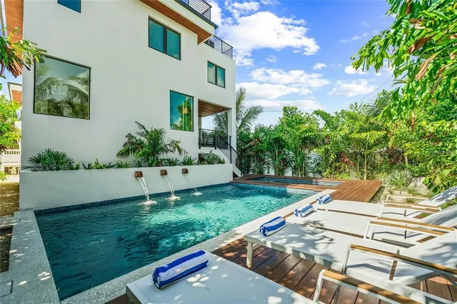 $4,500,000 | 135 Grant Drive, Sarasota, FL 34236
