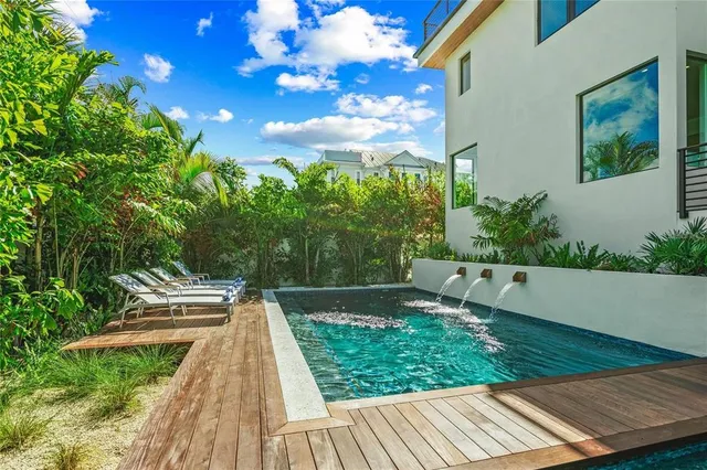 $4,500,000 | 135 Grant Drive, Sarasota, FL 34236