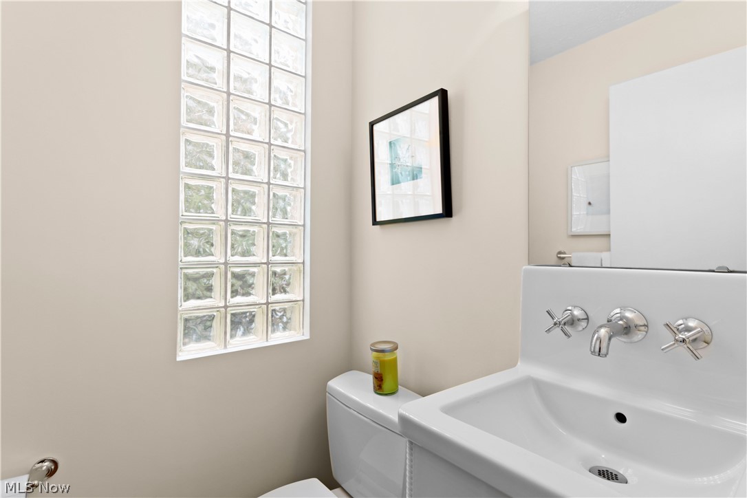 1927 Columbus Road Cleveland, OH 44113 - Photo 22 of 33 Gallery Image 22