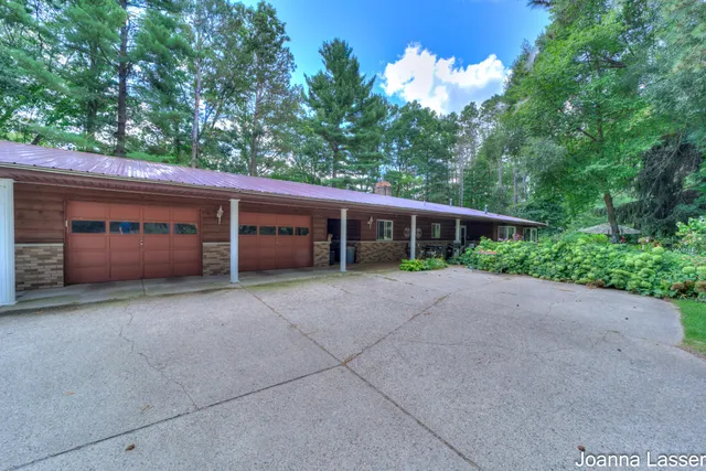 $475,000 | 3944 South Brenlor Drive, Hesperia, MI 49421