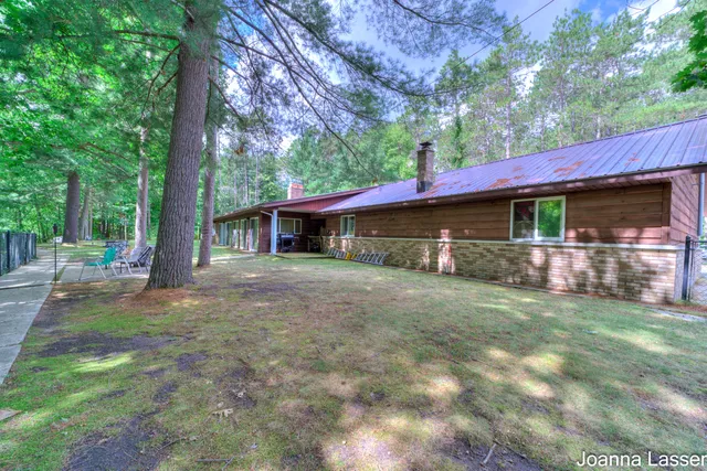 $475,000 | 3944 South Brenlor Drive, Hesperia, MI 49421