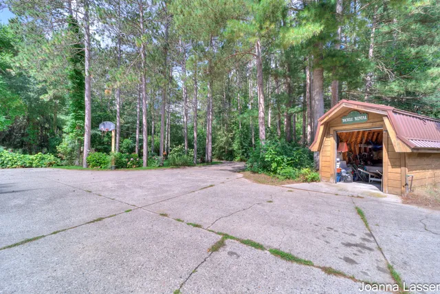 $475,000 | 3944 South Brenlor Drive, Hesperia, MI 49421