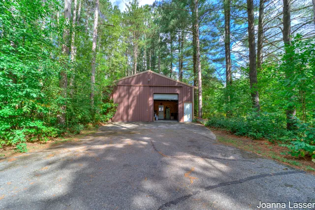 $475,000 | 3944 South Brenlor Drive, Hesperia, MI 49421